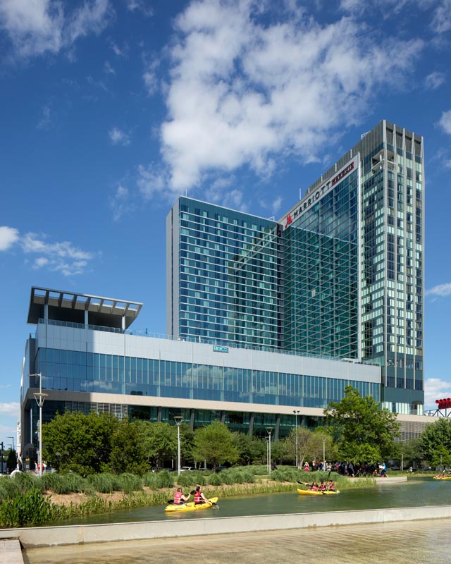 Downtown Houston Marriott Marquis exterior