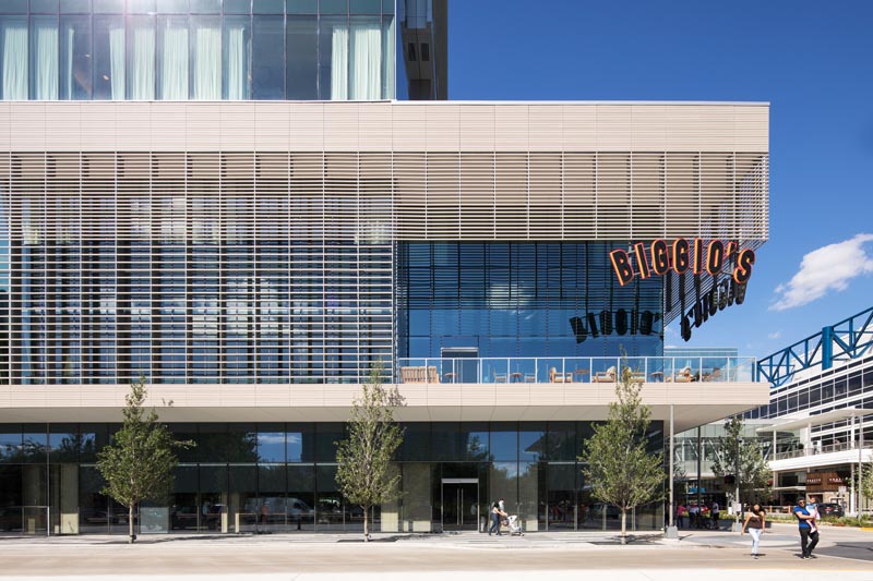 Biggio's as seen from street level